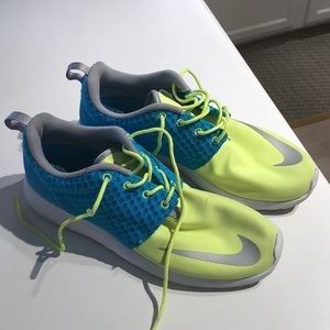 Nike Roshe neon